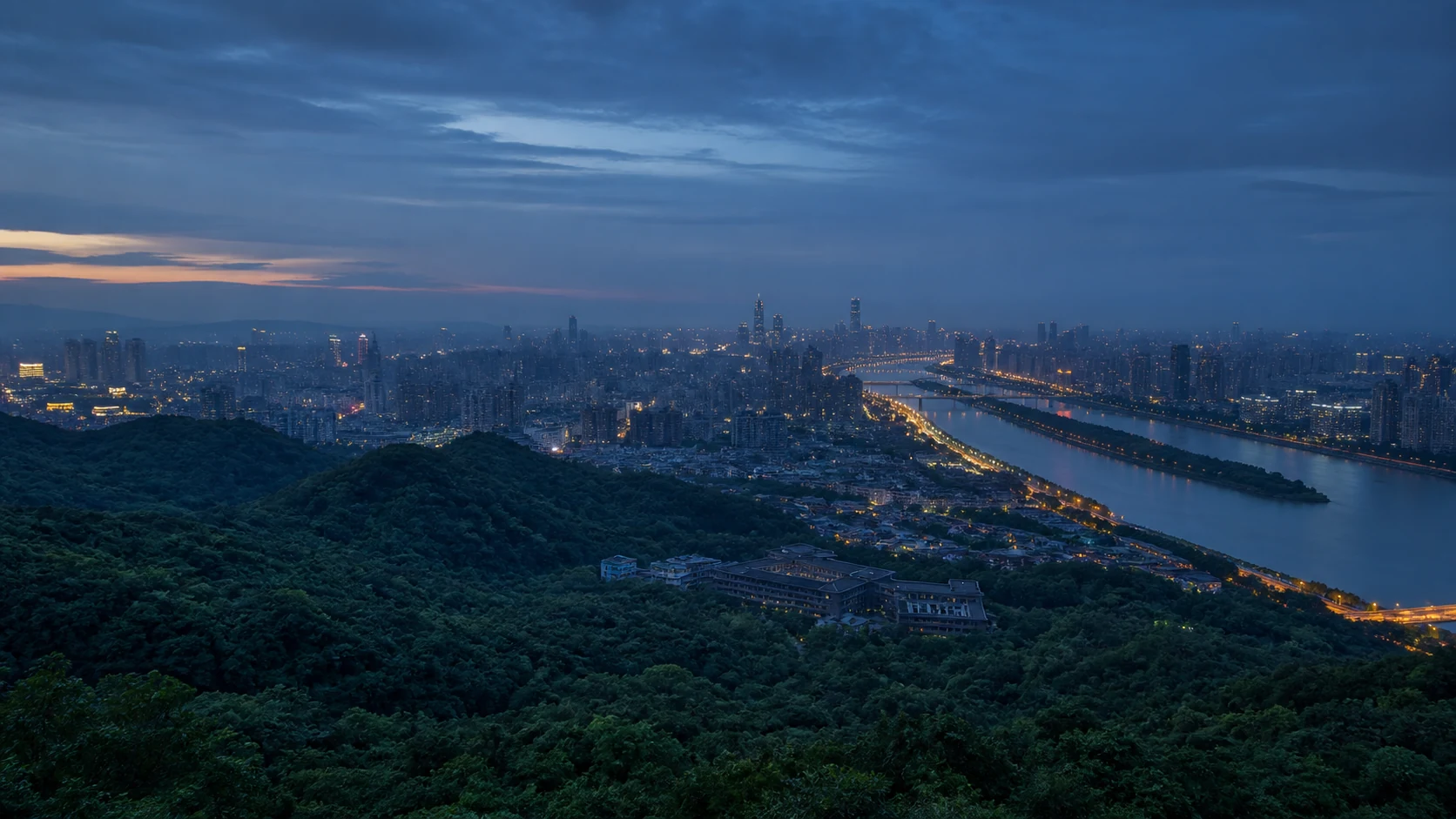 岳麓山与长沙城市夜景
